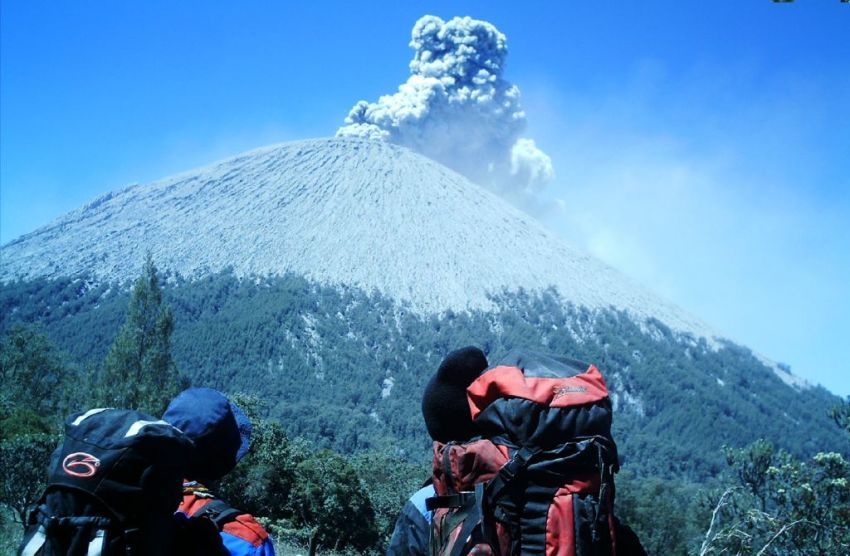 Mempertimbangkan kondisi alam sebelum mendaki