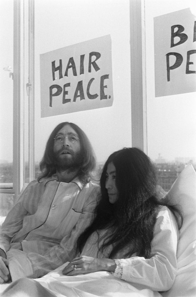 John Lennon menyerukan perdamaian