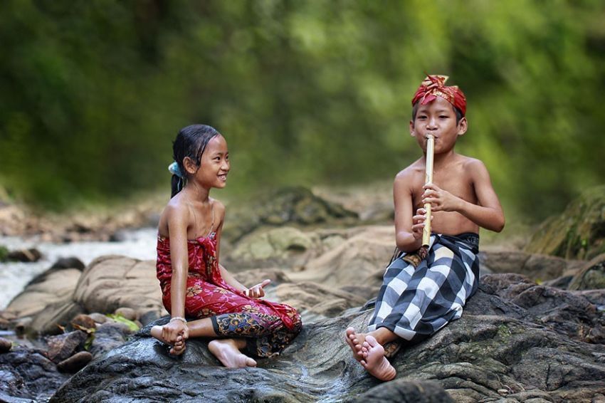 village-life-indonesia-herman-damar-14-934x