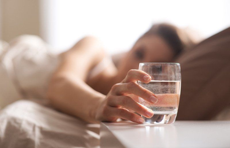 Minum air putih sebelum dan sesudah tidur