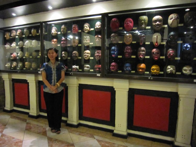 Koleksi patung di museum D'topeng Batu, Malang