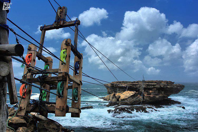 Gondola di Pantai Timang