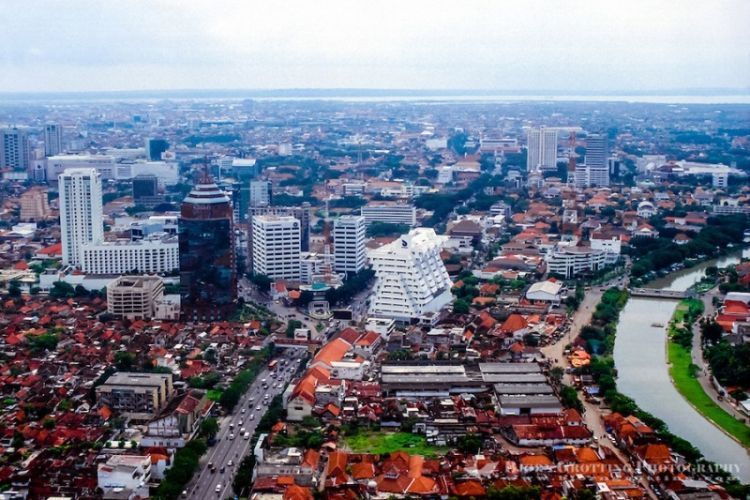 Masih kurang gede apa lagi coba Surabaya? 