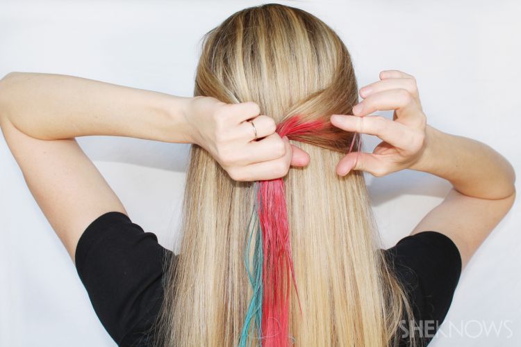 Ikat rambut hanya bagian pinggir saja