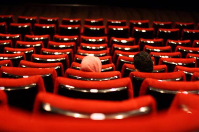 Pacaran di bioskop