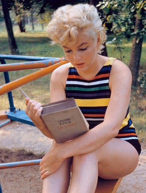 marilyn-reads-joyce-e1352357312199