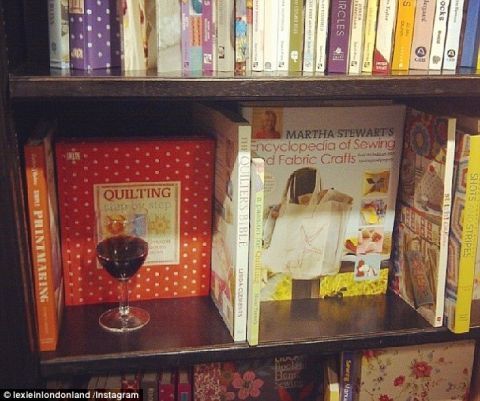 sejak kapan ada wine di rak buku