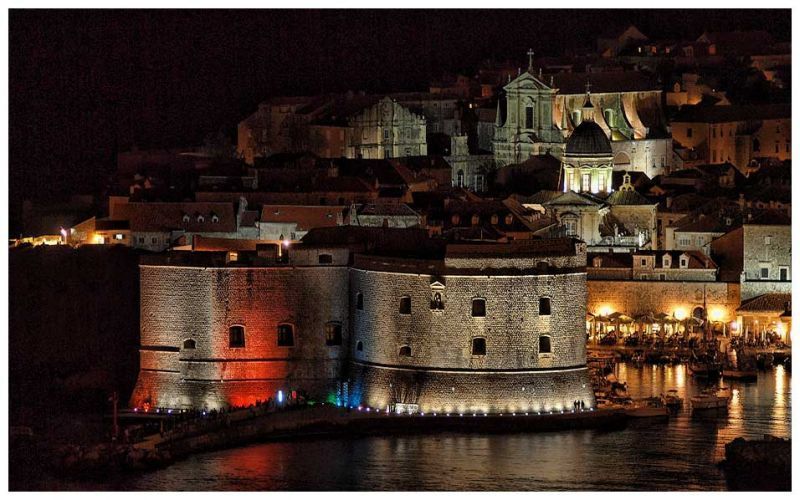 Dubrovnik di malam hari