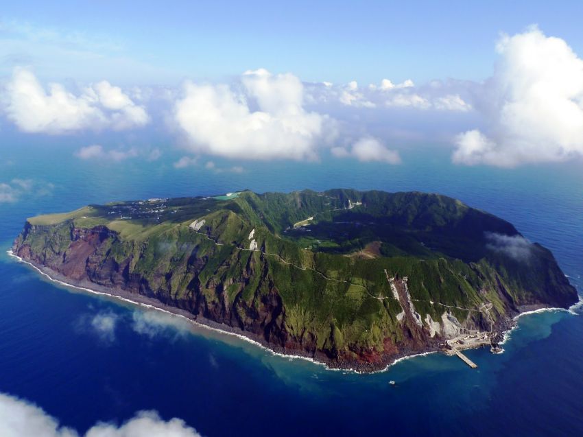 Aogashima dari udara