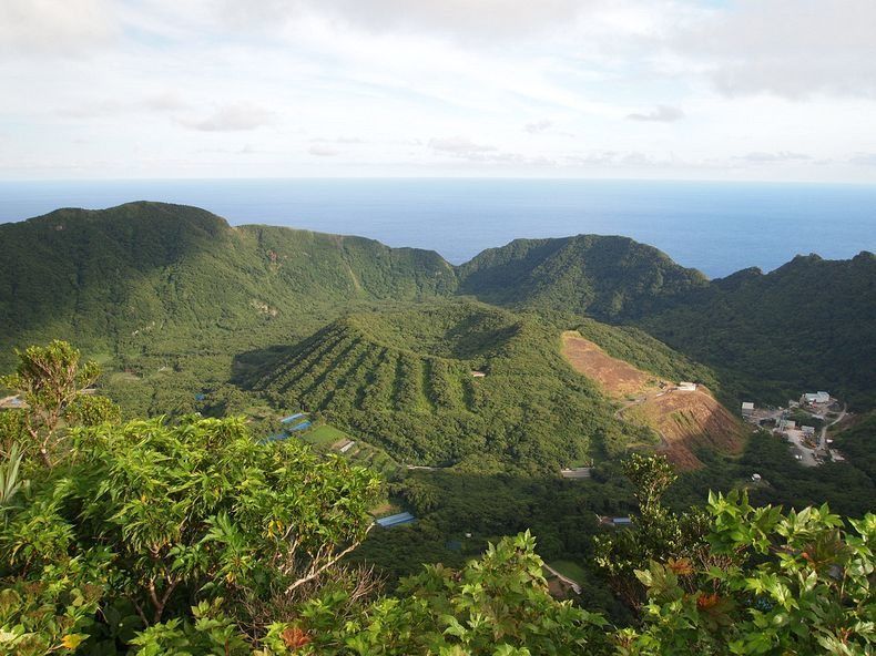 Gunung api yang ada di Pulau Aogashima