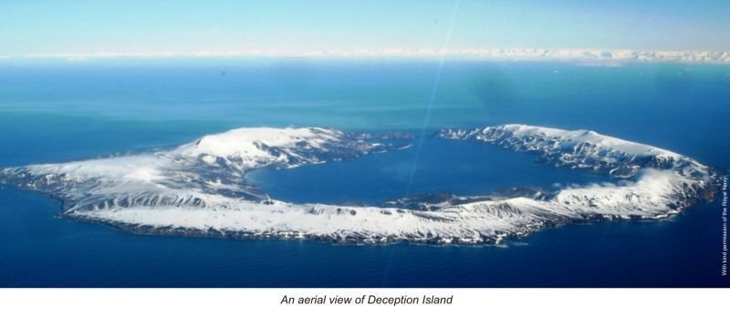 Deception Island dilihat dari udara