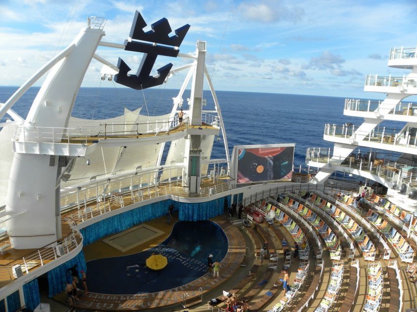 Amphiteater akuatik di Oasis of the Sea