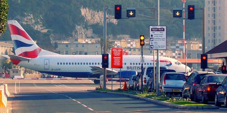 15 Bandara Paling Mendebarkan Di Dunia