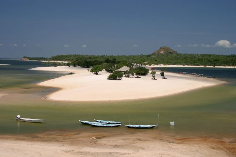 Laguna indah yang melambai - lambai