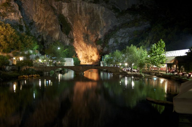 Suasana Blagaj di waktu malam