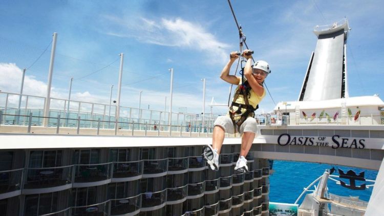 Kapan Lagi Bisa Bermain Komidi Putar Di Dalam Kapal!