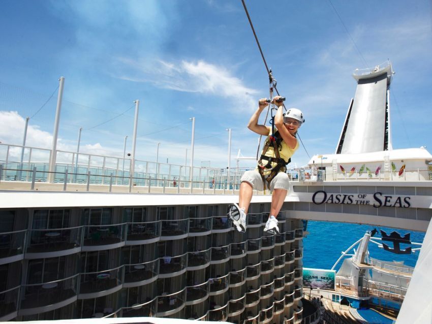 Meluncur di zip line setinggi 9 dek