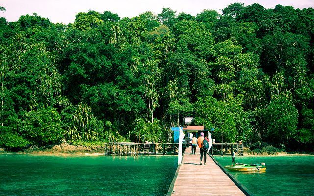 Dermaga kecil di pulau Kakaban