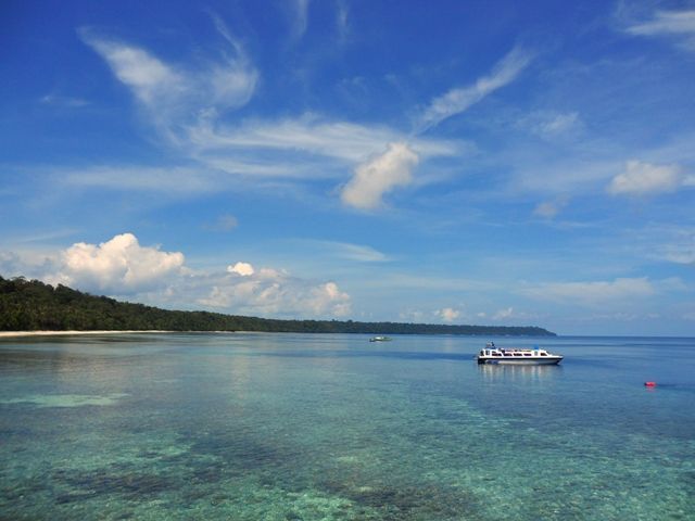 Jernihnya air di Pulau Kakaban