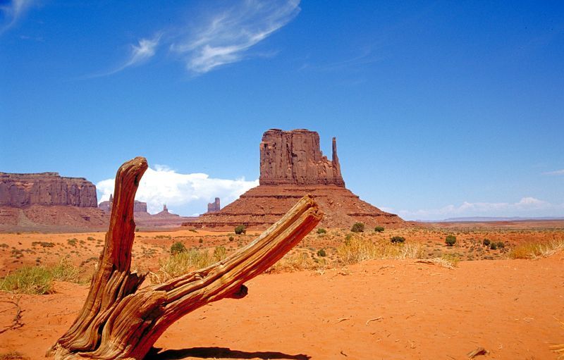 Panas terik di Monument Valley