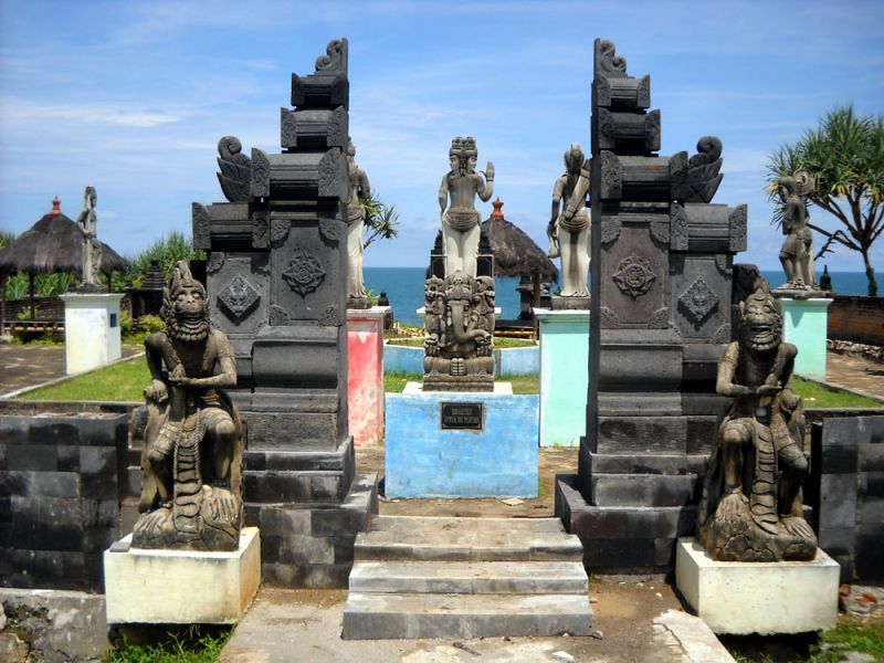 Pura di pantai Ngobaran