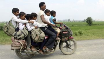 Kocak! Kompilasi Foto Sepeda Motor Kelebihan Muatan