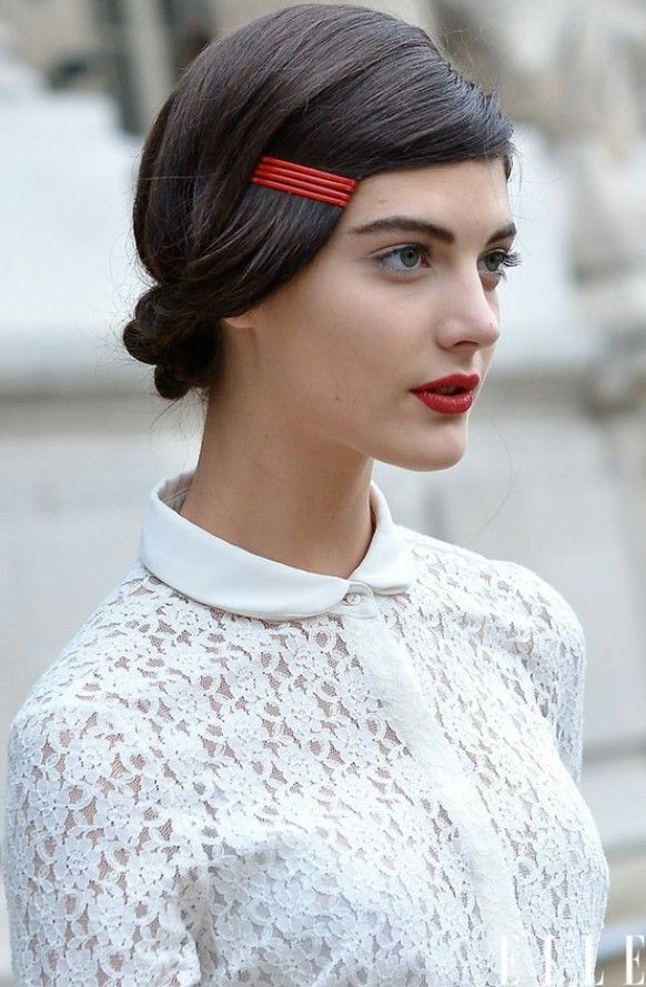Jepit rambut menyala + low knot
