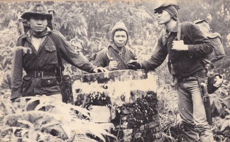 Belajar Jadi Anak Muda Berkualitas Dari Soe Hok Gie 28 Gie (kanan), Herman Lantang dan Idhan Lubis