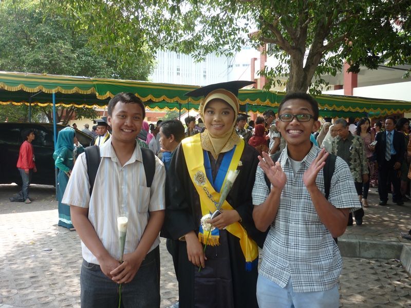 Datang ke wisudaan teman