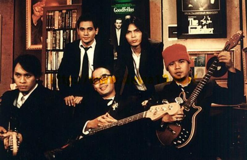 90-an itu liriknya lagu puitis