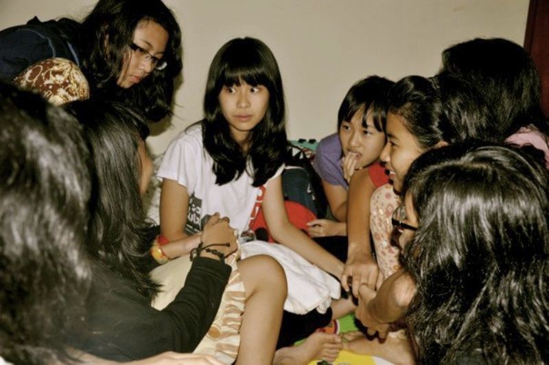 Hindari ngegosip rame-rame