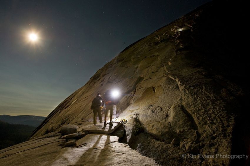 Half dome saat malam hari