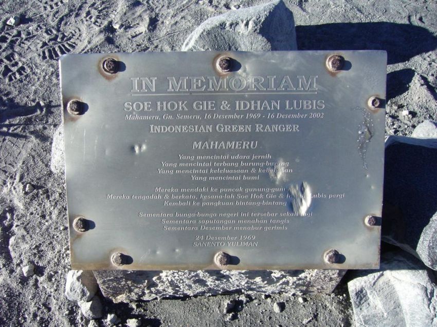 Belajar Jadi Anak Muda Berkualitas Dari Soe Hok Gie 33 Memorial Soe Hok Gie di Mahameru
