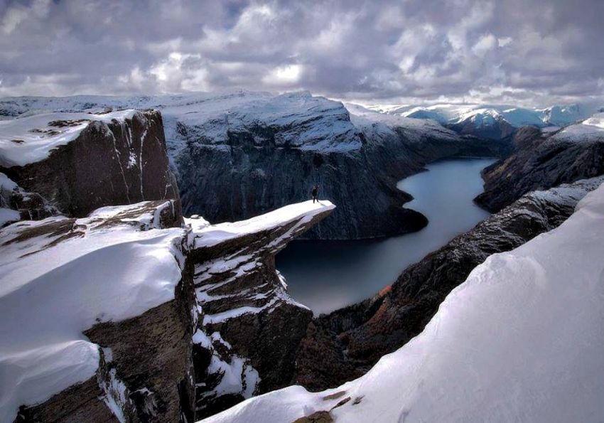 Trolltunga di musim dingin