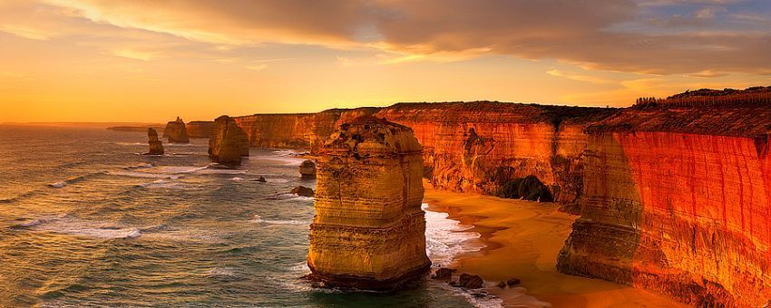 sunset di pantai twelve apostles
