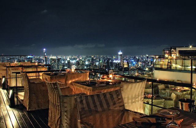 Suasana malam Bangkok dari Vertigo Hotel