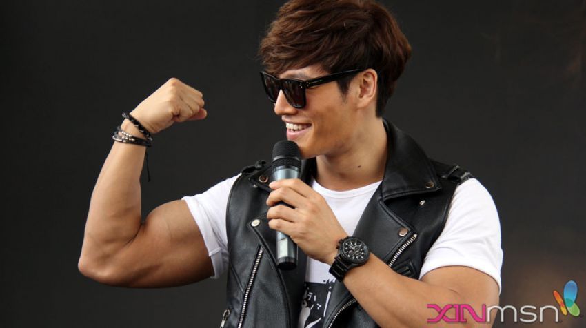 Kim Jong Kook, kekar tapi suaranya tinggi dan cempereng