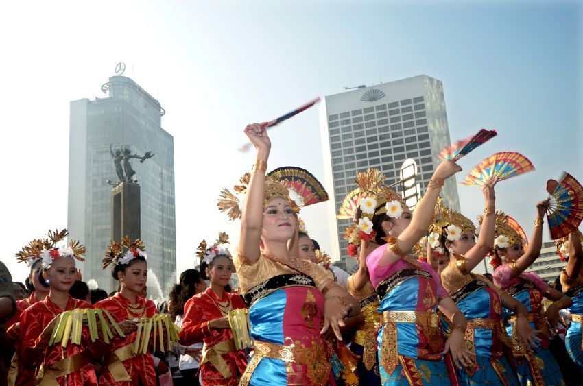 bahasa asing memudahkan untuk menyebarkan budaya