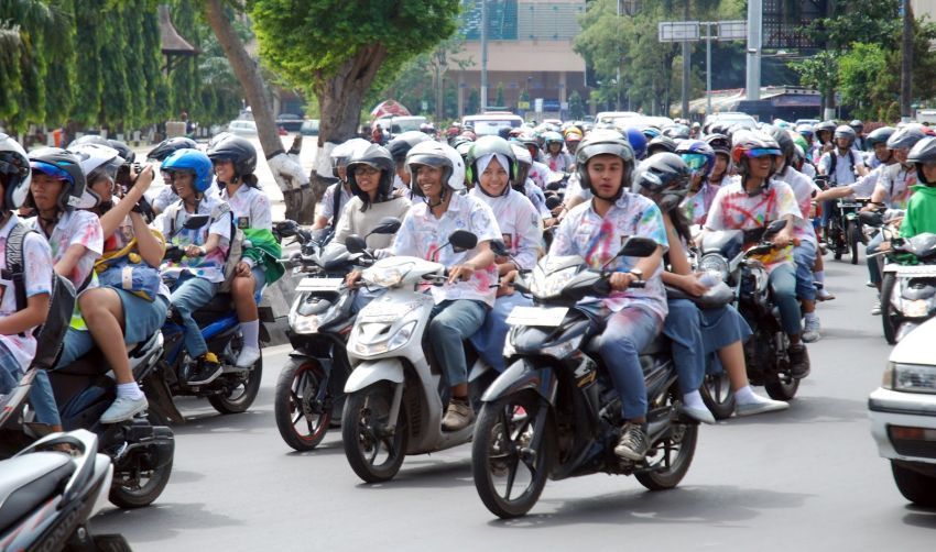 Berisik, bikin macet dan membahayakan orang lain
