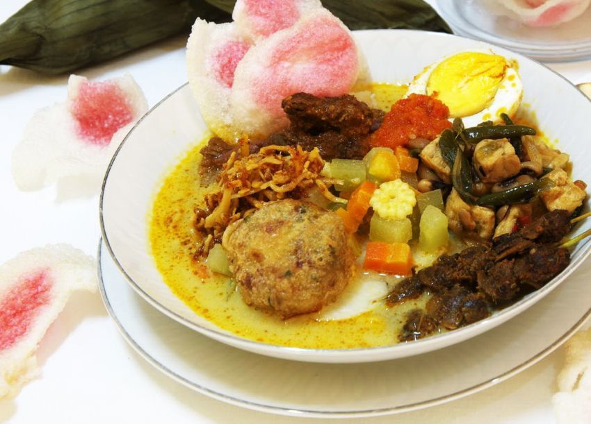Ayo makan yang banyak, tambah lagi ya!