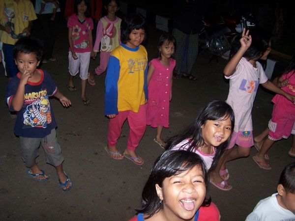 Jalan-jalan bareng satu komplek