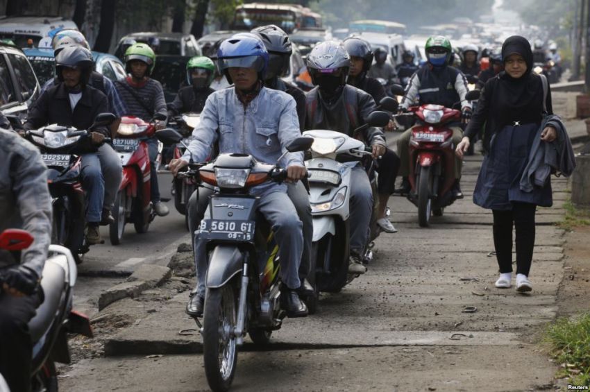 Merampas Hak pejalan Kaki
