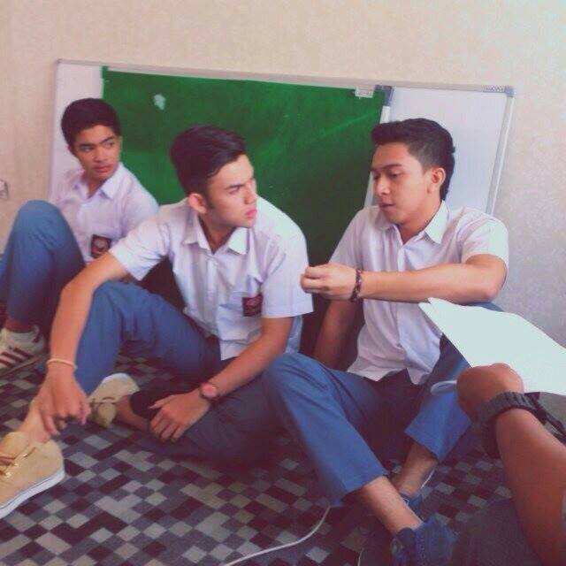 Ada rival di sekolah