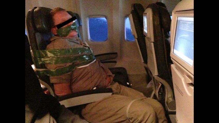 Penumpang Icelandair Yang Dilakban karena Mabuk