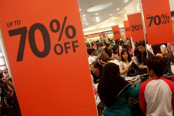 Kebiasaan-kebiasaan Cewek yang (Masih) Belum Bisa Cowok Pahami 77 Sale bikin cewek kalap