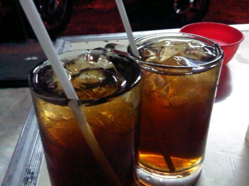 Cuma minum es teh doang...