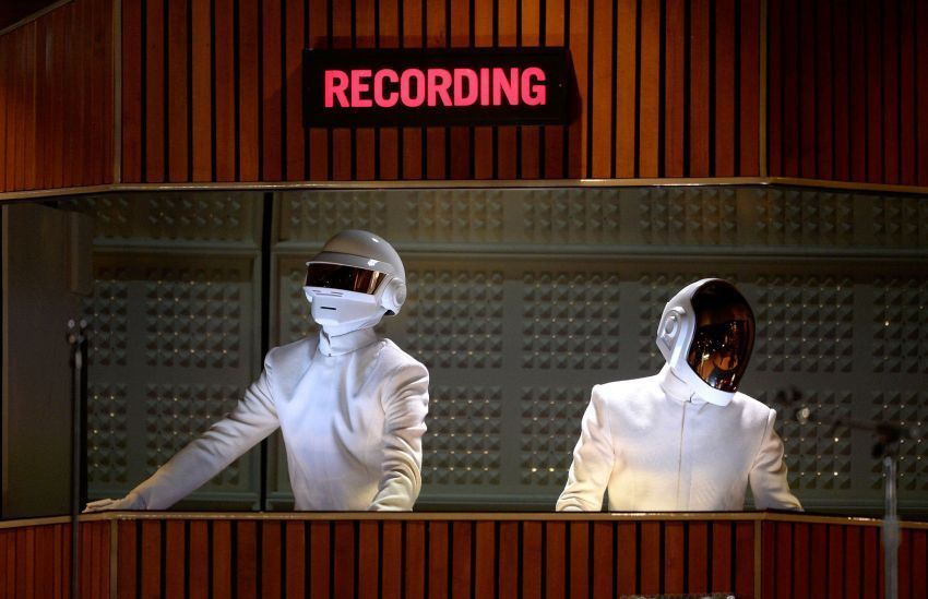 Album Terbaik dari Abad ke-21 yang Seharusnya Sudah Kamu Dengar Sejauh Ini 62 Daft Punk ketika tampil di Grammy 2014