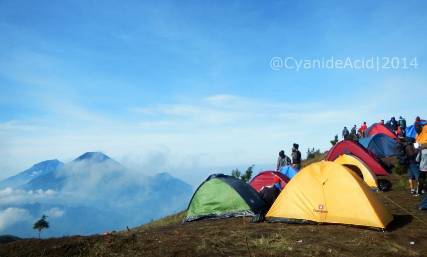 Bisa jadi kamu malah lagi camping semalam di gunung