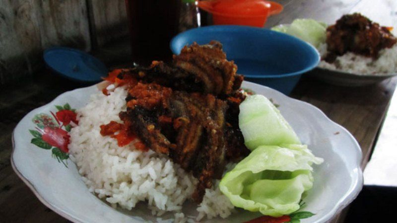 Unagi ala warung tenda, alias sambel belut..
