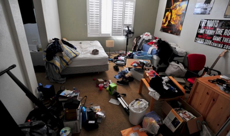 kamar berantakan = surga